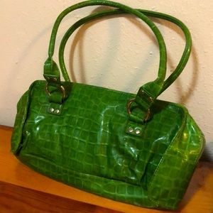 1 green handbag